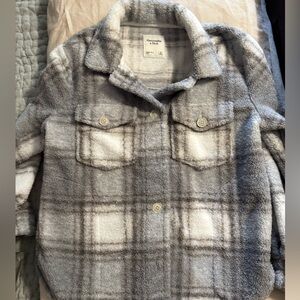EUC!! Abercrombie & Fitch Gray and Cream Plaid Shacket